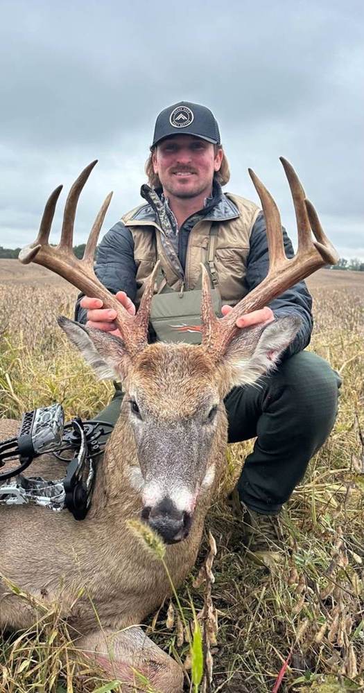 Missouri whitetail buck at Circle S Ranch