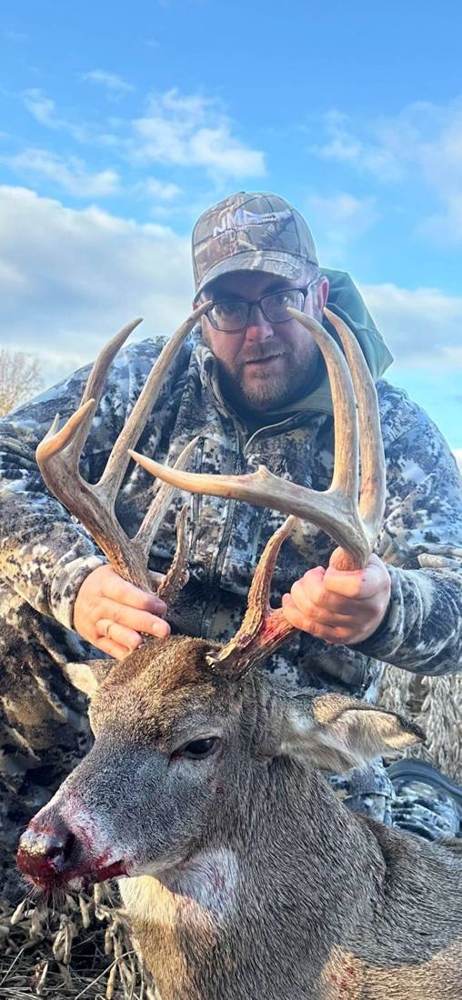 Missouri whitetail buck at Circle S Ranch