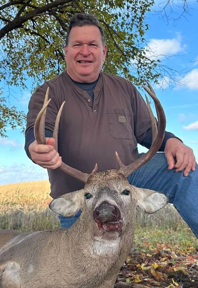 Missouri whitetail buck at Circle S Ranch