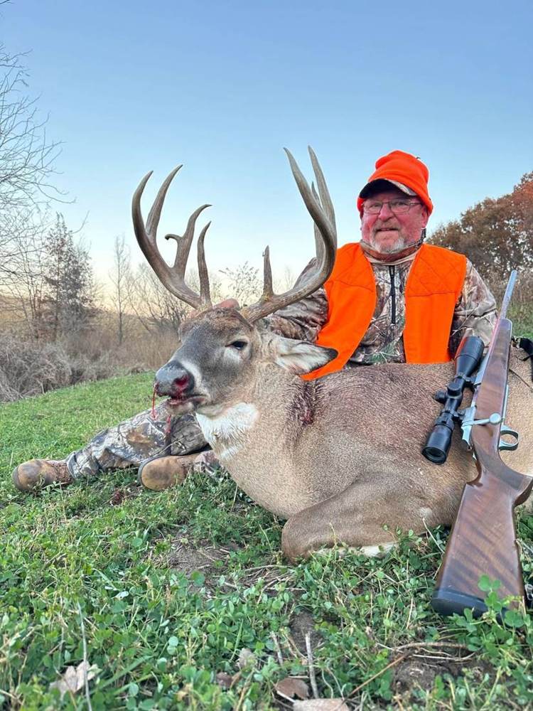 Missouri whitetail buck at Circle S Ranch
