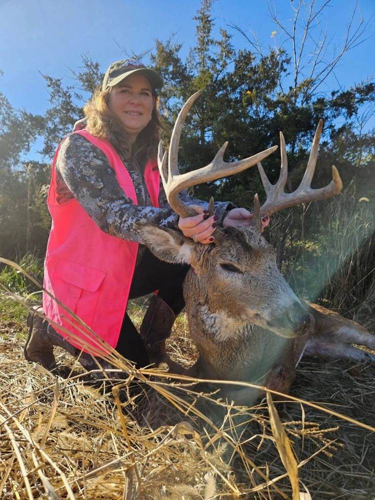 Missouri whitetail buck at Circle S Ranch