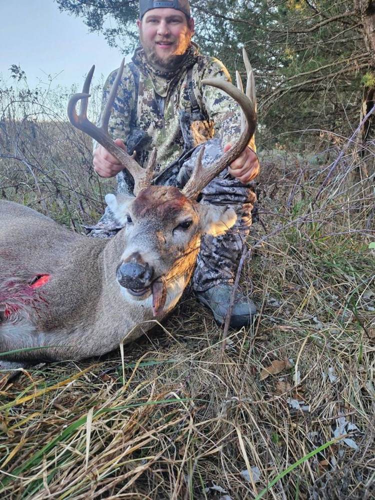 Missouri whitetail buck at Circle S Ranch