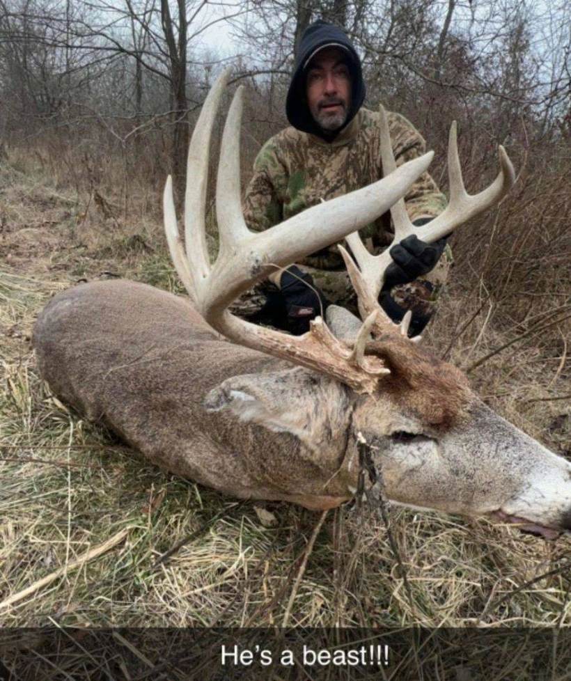 Missouri whitetail buck at Circle S Ranch