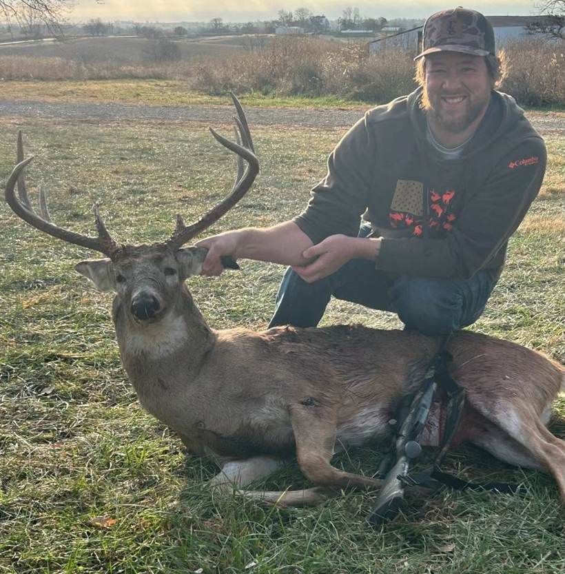 Hunter with a Missouri whitetail at Circle S Ranch