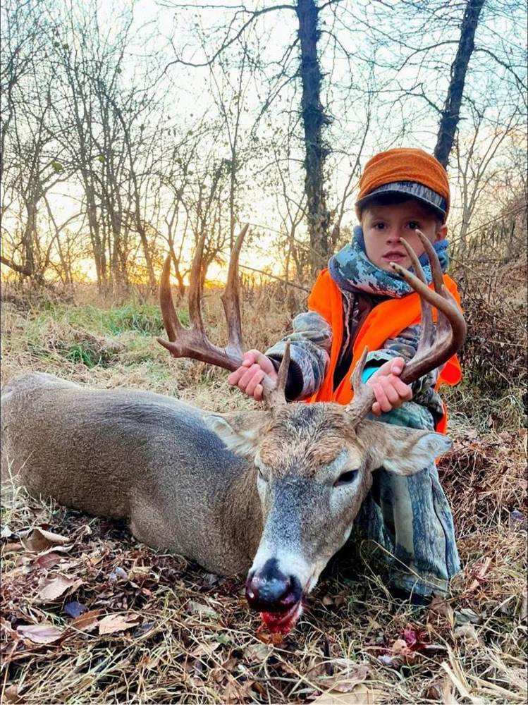 Trophy Missouri whitetail buck