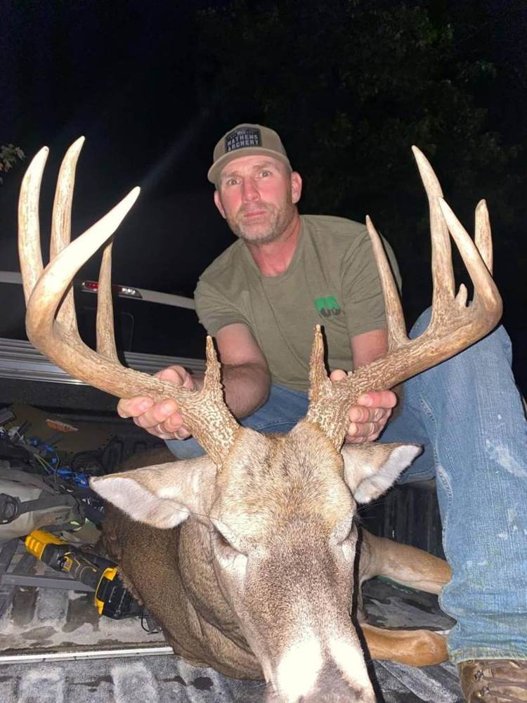 Trophy Missouri whitetail harvested at Circle S Ranch