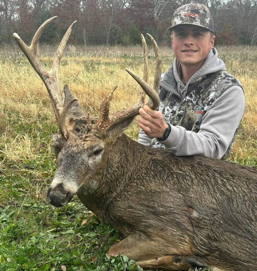 Trophy Missouri whitetail harvested at Circle S Ranch